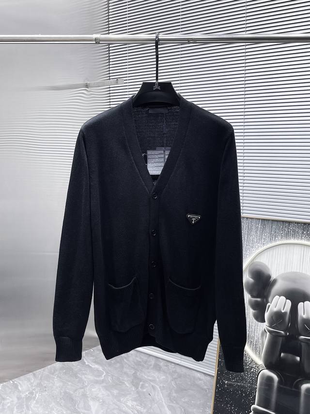 Prada's new 2025Ss wool blend long-sleeved cardigan sweater, a high-end version!