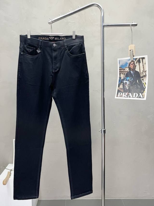 Exclusively from Prada, these new, high-end casual pants are available! Custom-