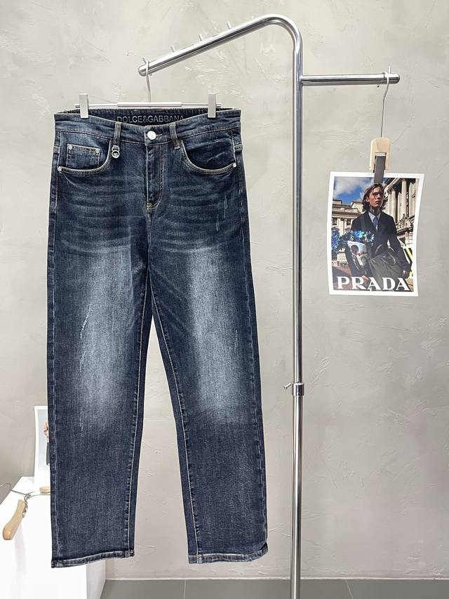 Exclusively for Dolce & Gabbana, these high-end new jeans are available! Custom