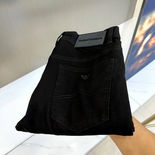 Arm Armani, 2025 Autumn/Winter new slim-fit men's jeans, a highly cost-effective