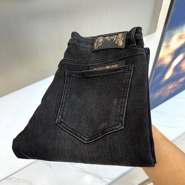Dio, 25Fw, releases new men's jeans for early fall and winter. These casual pant