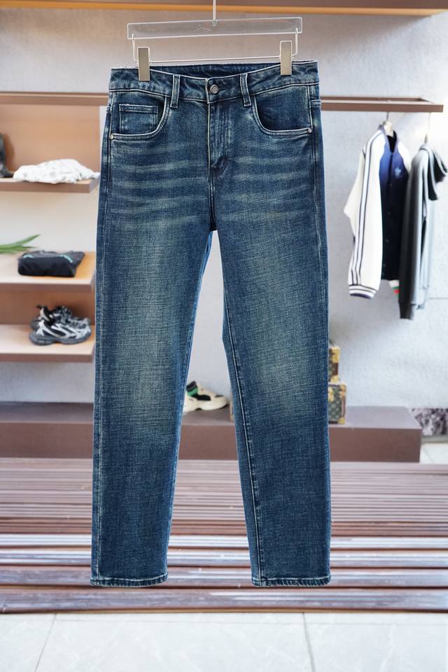 Moncler's new arrival: 2050 early fall new casual pants and jeans, high-end cus