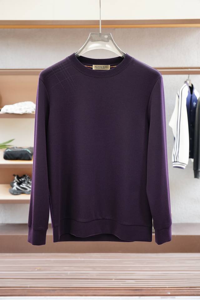 Bbr Burberry - Autumn 2025 Collection. This sweatshirt, knitted from a clean cot