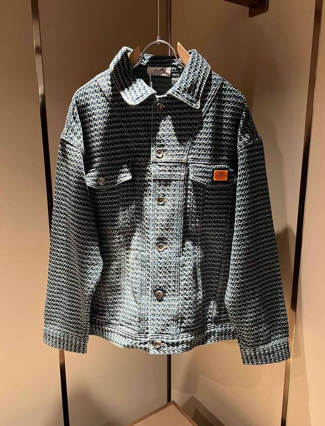 Her*Mes' new 2025 Fall/Winter denim jacket is a newly upgraded and versatile bas