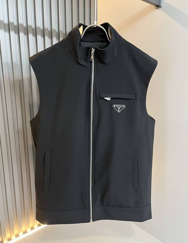 Prad*A's 2025 Fall/Winter casual vest jacket features the latest in stylish casu