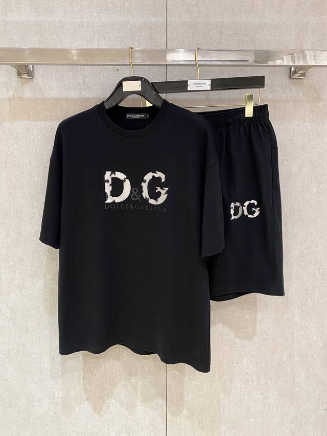 Dolce & Gabbana's high-end custom 2025 Spring/Summer collection debuts at the co