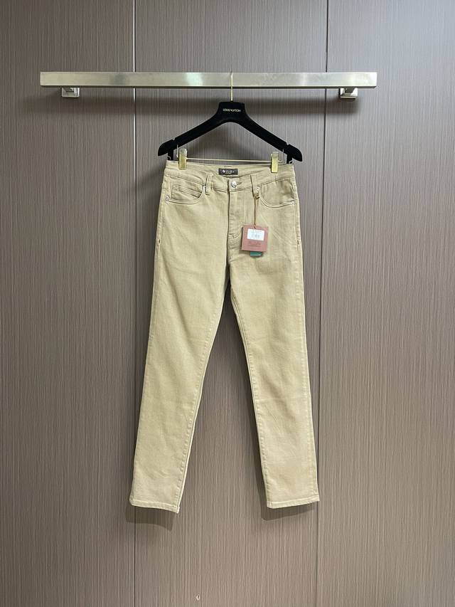 Lp Washed straight-leg jeans with a noticeably sharp cut and a slim straight-leg