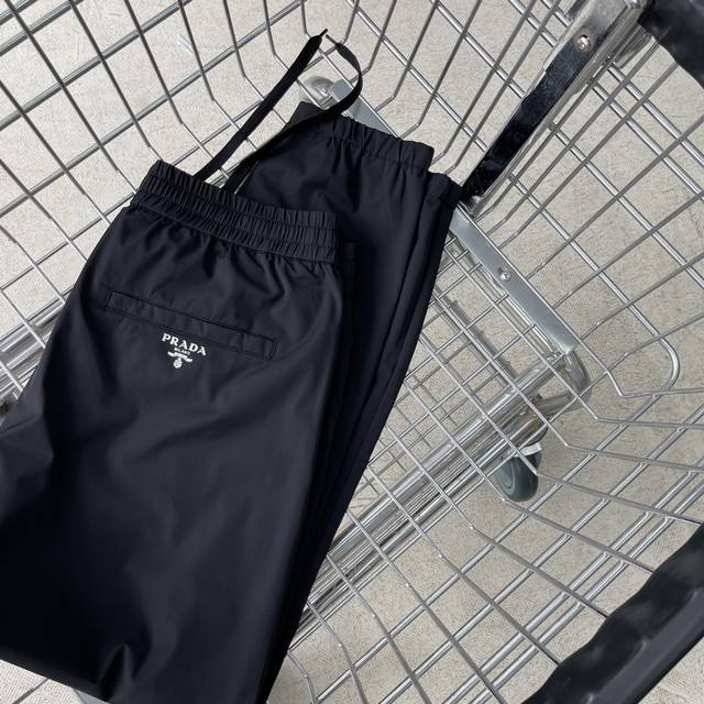 Prad drawstring elastic waist casual sweatpants. has a great upper shape. Made o