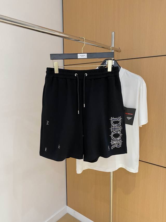 Dior's new 2025 Spring/Summer casual shorts! Available now on the official websi
