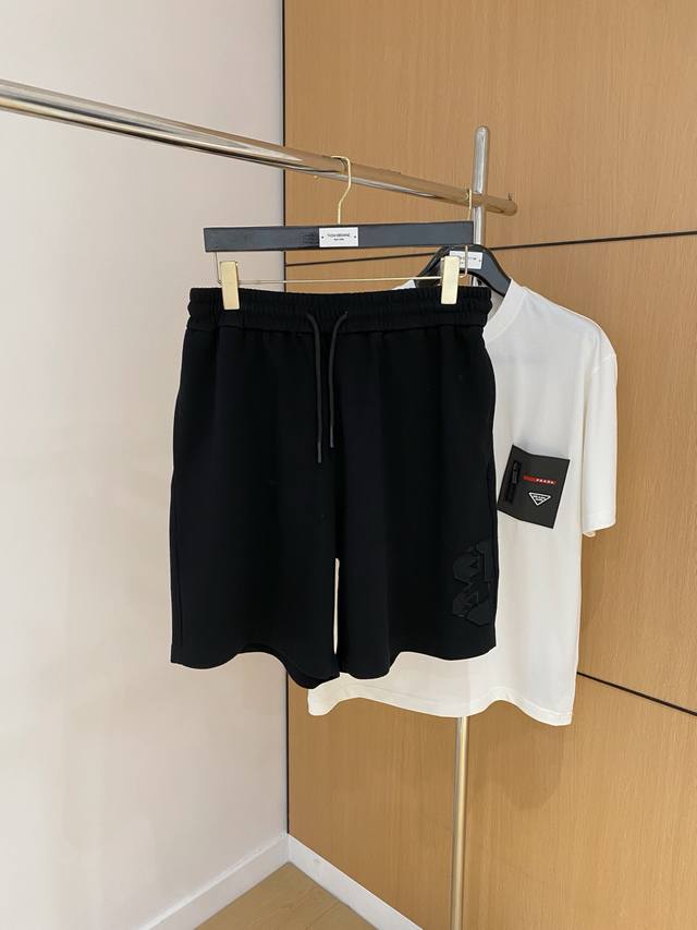 Balenciaga's new 2025 Spring/Summer casual shorts! Available now on the officia