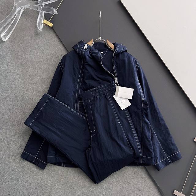 Tops and Pants Bv's new early fall contrasting nylon hooded jacket with double z