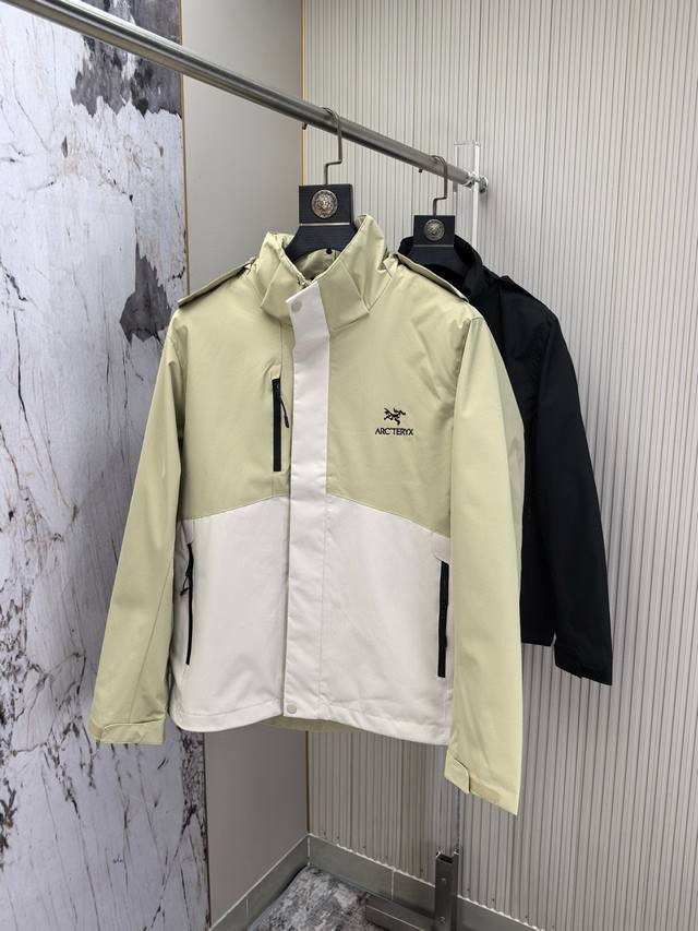 Arc'teryx. 2025's latest autumn/winter men's windproof and rainproof jacket! Th