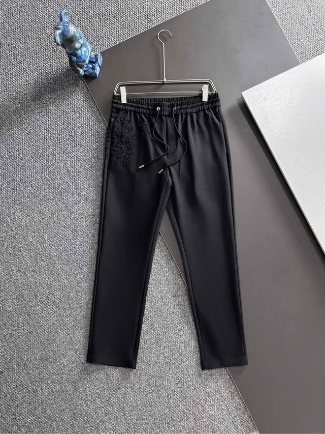 L's latest autumn and winter men's casual pants! Simple and versatile, perfect f