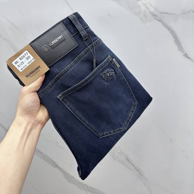 Burberry's high-end custom jeans, the latest 2025 early autumn jeans, are availa