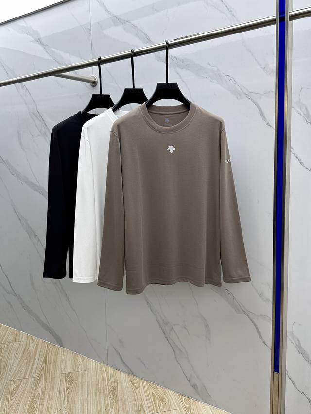 Descente's new men's crewneck long-sleeved T-shirt for Fall 2025, featuring seas