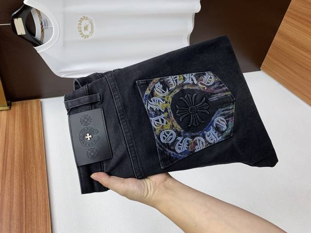 Chrome Hearts' new 2025 Spring/Summer casual jeans feature a clean, sharp cut a