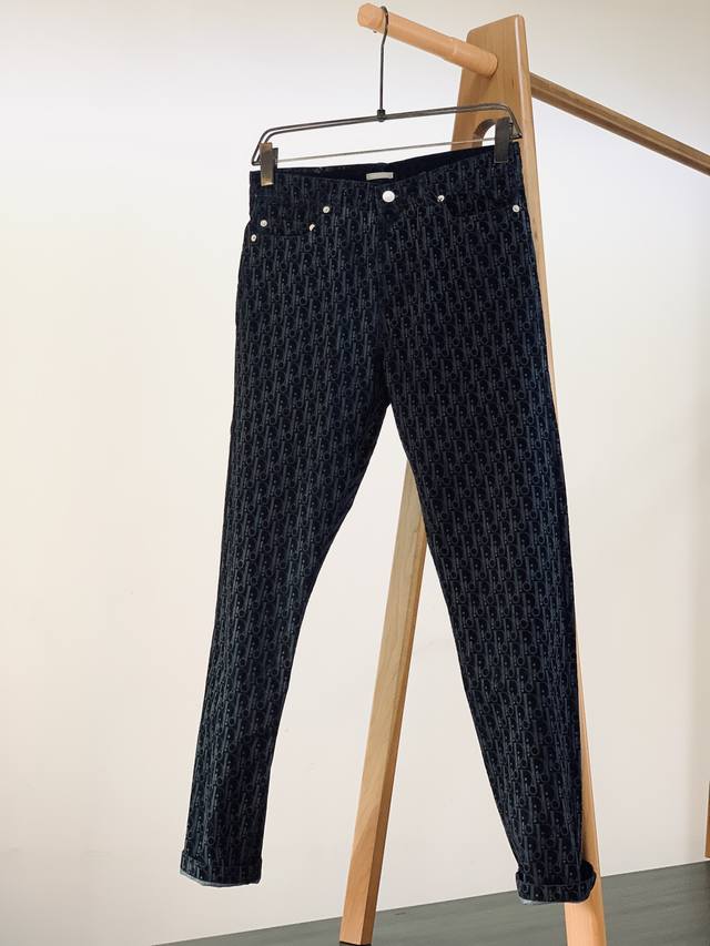 Dior Homme's new shirt and casual pants (DDD) are custom-woven from 10x10 double