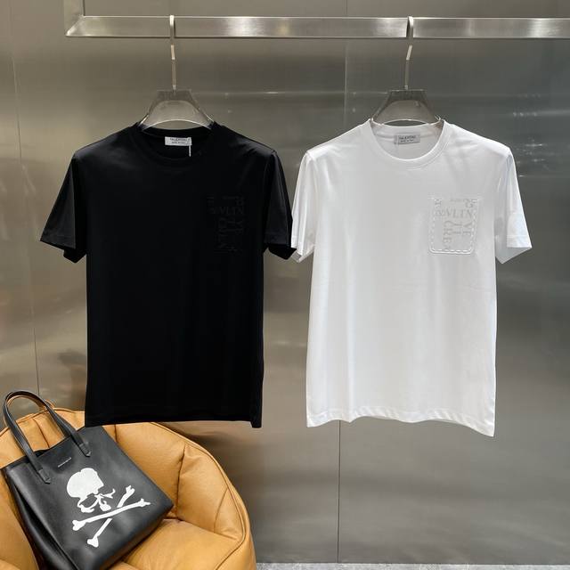 Warren Valentino short-sleeved minimalist design hides a low-key sense of luxur