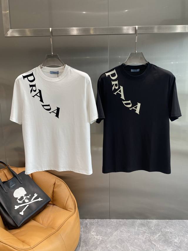 PujiaPrada short-sleeved Prada T-shirt is a whole long high-end aesthetic point.