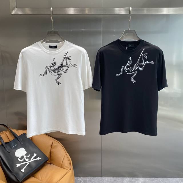 Bird Arc'teryx short-sleeved T-shirt is a classic black base with a white abstra