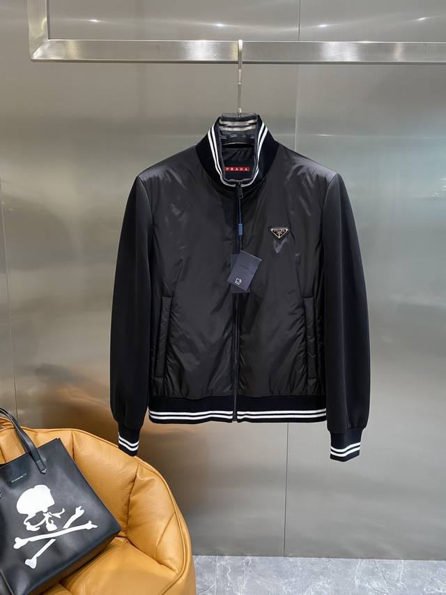PujiaPrada's latest 25Ss jacket features a stylish and stylish design! A versati