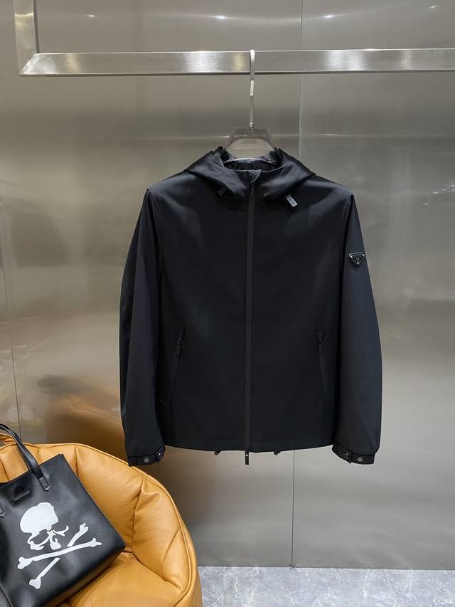 Pla's 25Ss early fall new windbreaker jacket is a hot item in our autumn/winter