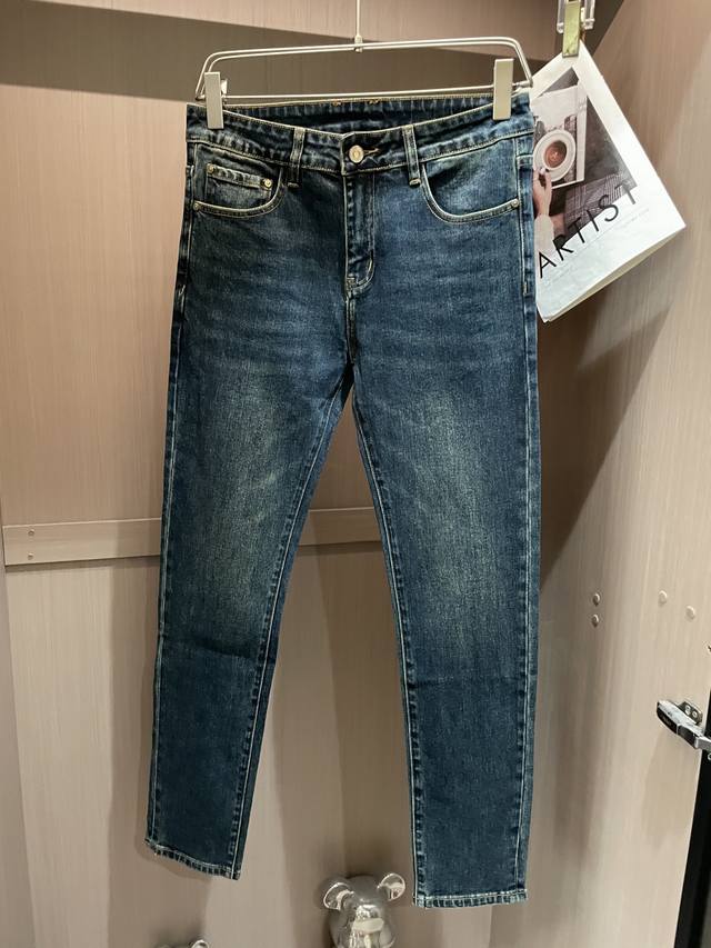 Dg The latest jeans from the counter. The fabric, style and workmanship are supe