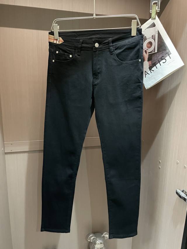 Bur The latest jeans from the counter. The fabric, style and workmanship are sup
