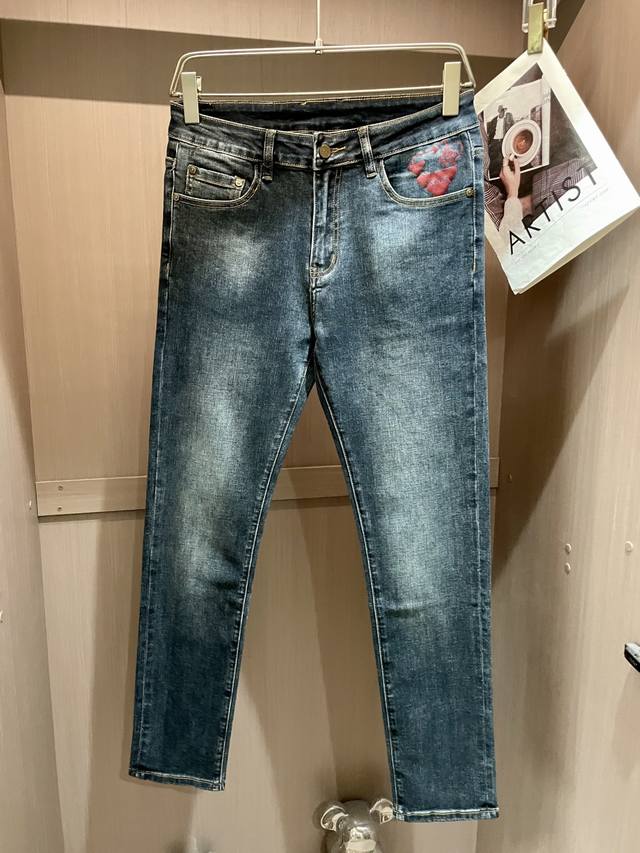 Prad The latest jeans from the counter. The fabric, style and workmanship are su