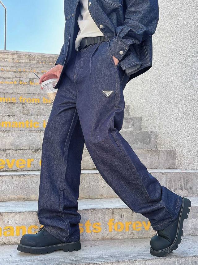 Prada's new fall/winter 25FW jeans for couples are a truly stunning fit. The was
