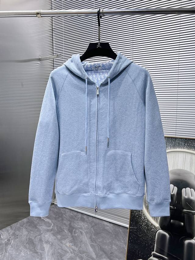 Dior's new Autumn/Winter 2025 collection, a high-end long-sleeved hooded cardiga