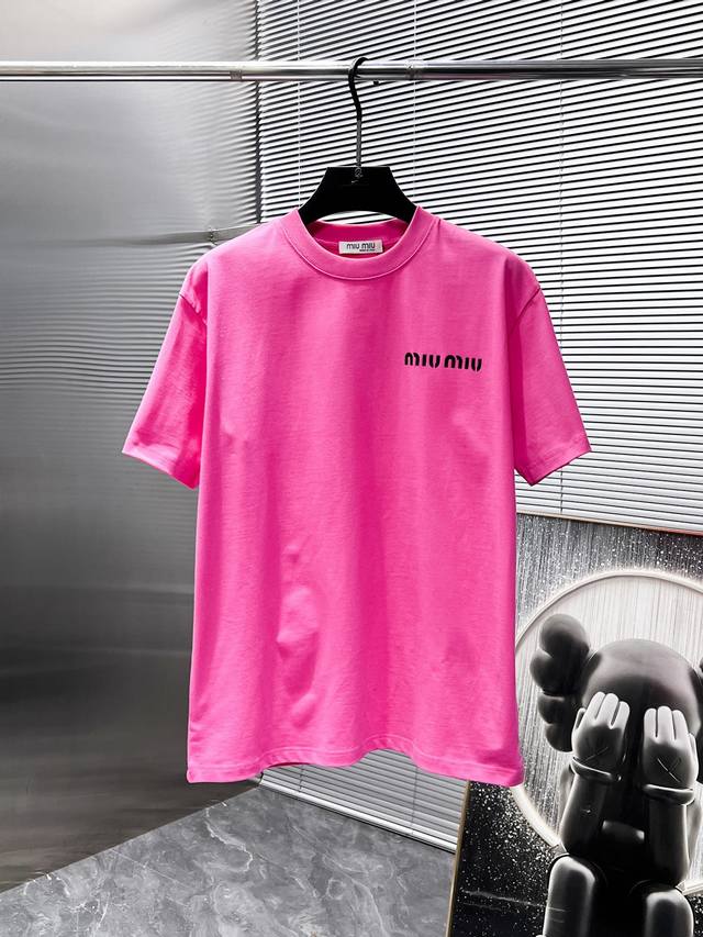 Miumiu 2025Ss new short-sleeved T-shirt, loose-fitting crew neck T-shirt, a high