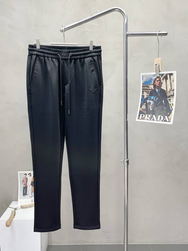 Exclusively from Armani, these high-end new casual pants are available! Custom-m
