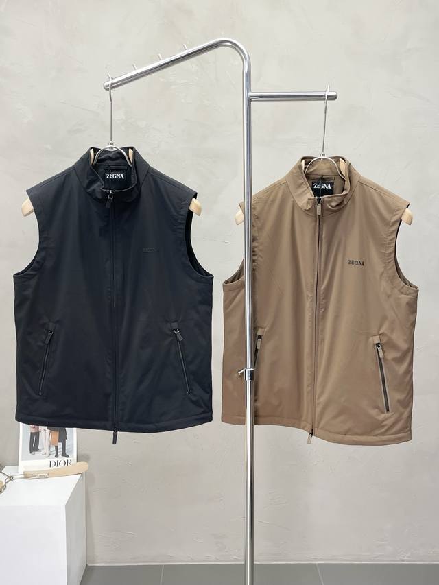 Exclusively available from Zegna, this spring/autumn style stand-up collar vest
