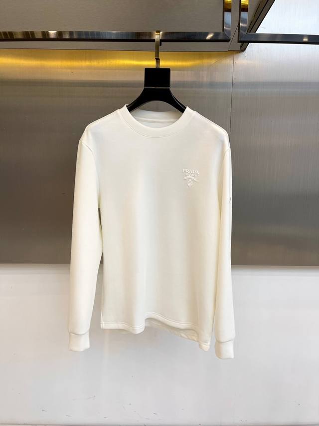 Prad, Fall/Winter 2025 Long-Sleeved T-Shirt and Sweatshirt. DDD. The oval gold l