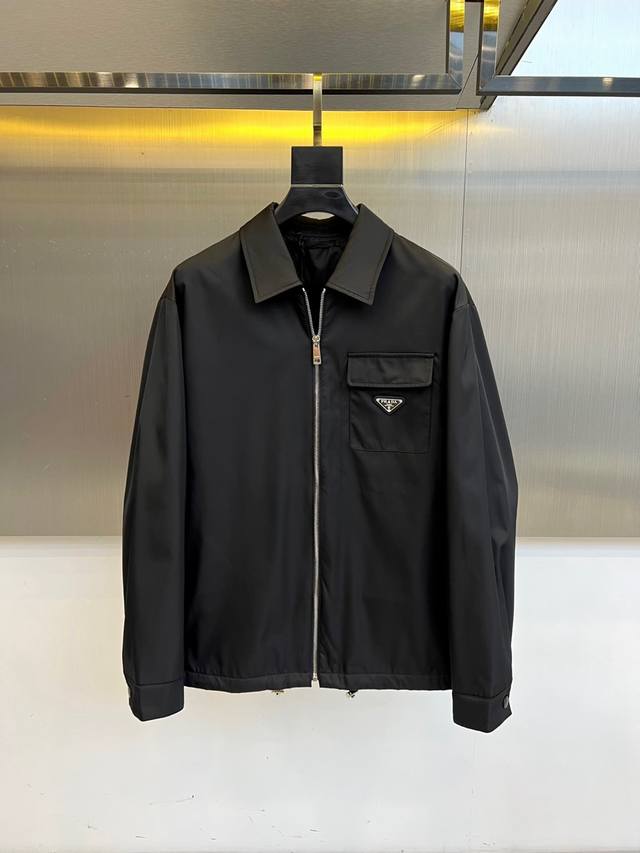Prada Fall/Winter 2025 Jacket. High-Quality This Re-Nylon shirt features a strea