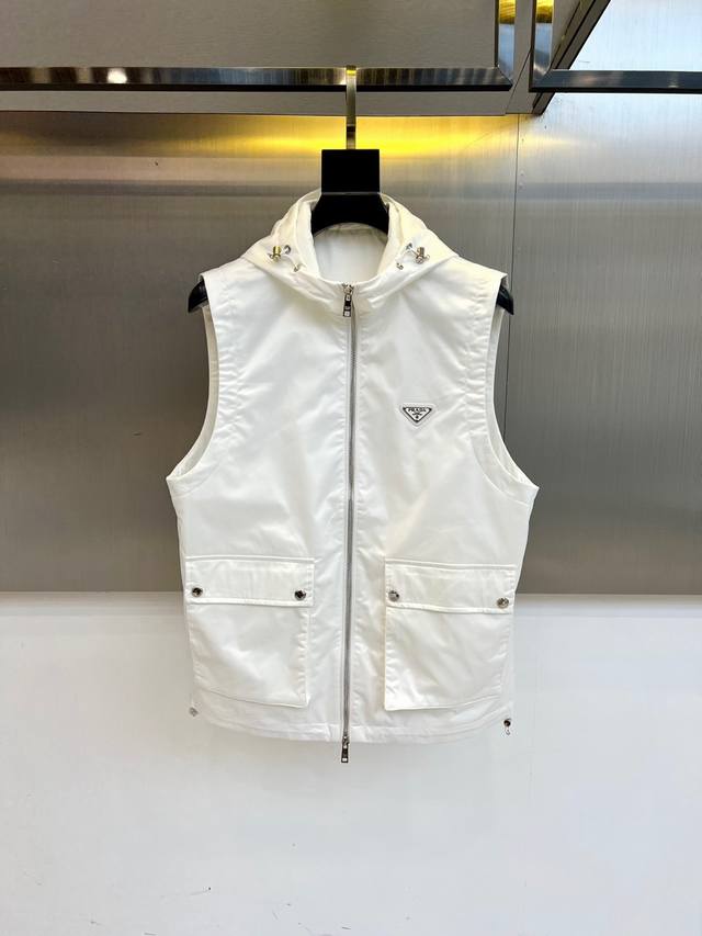 Prad, 25S' new men's hooded vest for fall/winter. This sleeveless hooded vest br