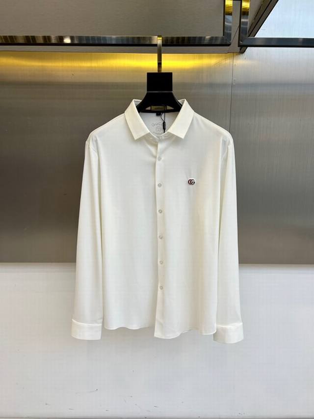 Gucc, a classic shirt from the Autumn/Winter 2025 collection. Woven with Italian