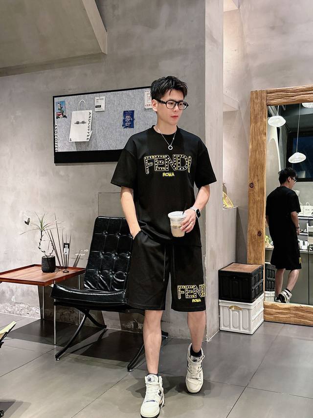 Fend High-End Custom 2025 Spring/Summer New Arrivals. The latest short-sleeved s