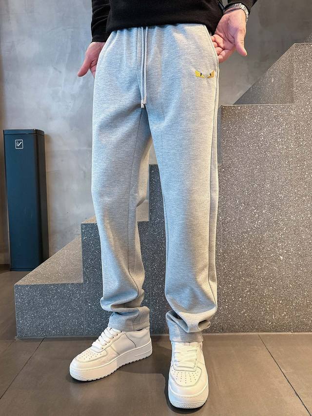 Fendi's new Autumn/Winter 2025 casual pants, now available on the official webs