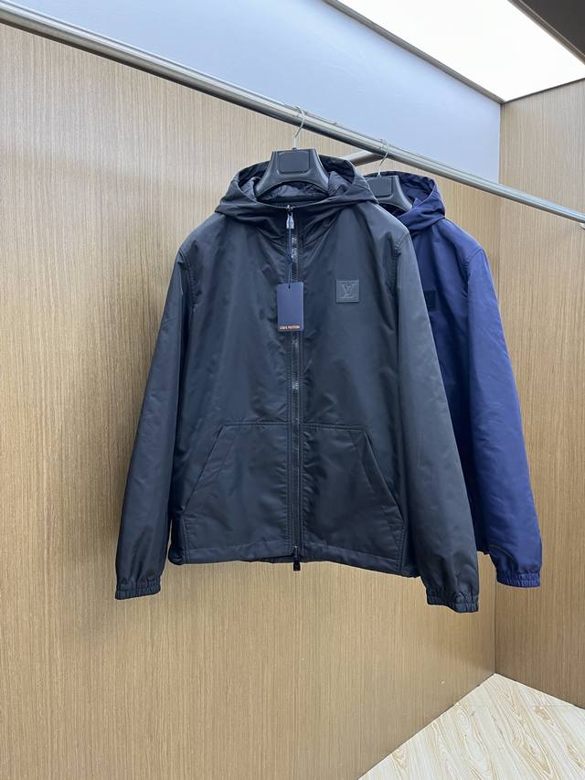 Autumn and Winter Lv2540Ss releases new D hooded reversible jacket. This fall hi