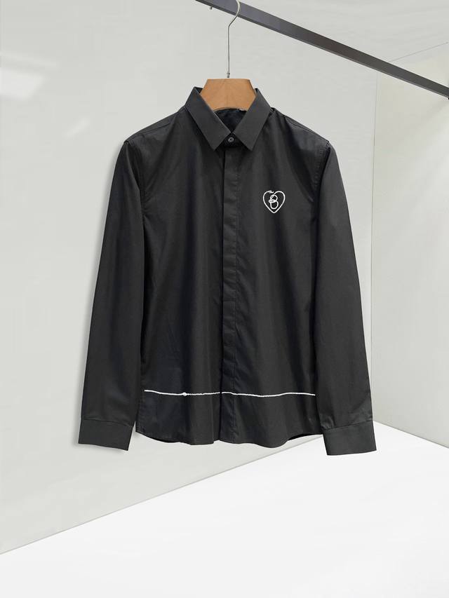 Burberry's latest must-have shirt for men, 100% natural cotton, comfortable and