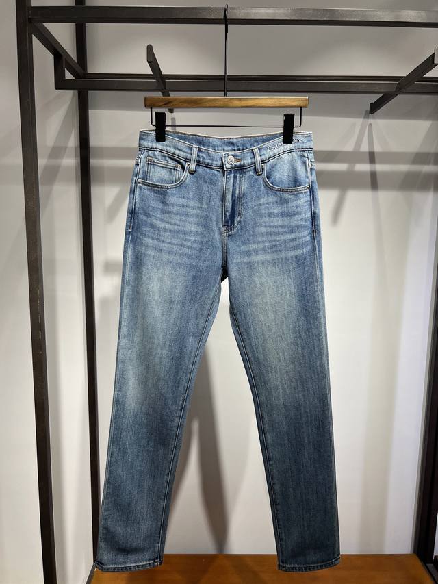 New style, simple and versatile small straight casual jeans, size 29 30 31 32 3