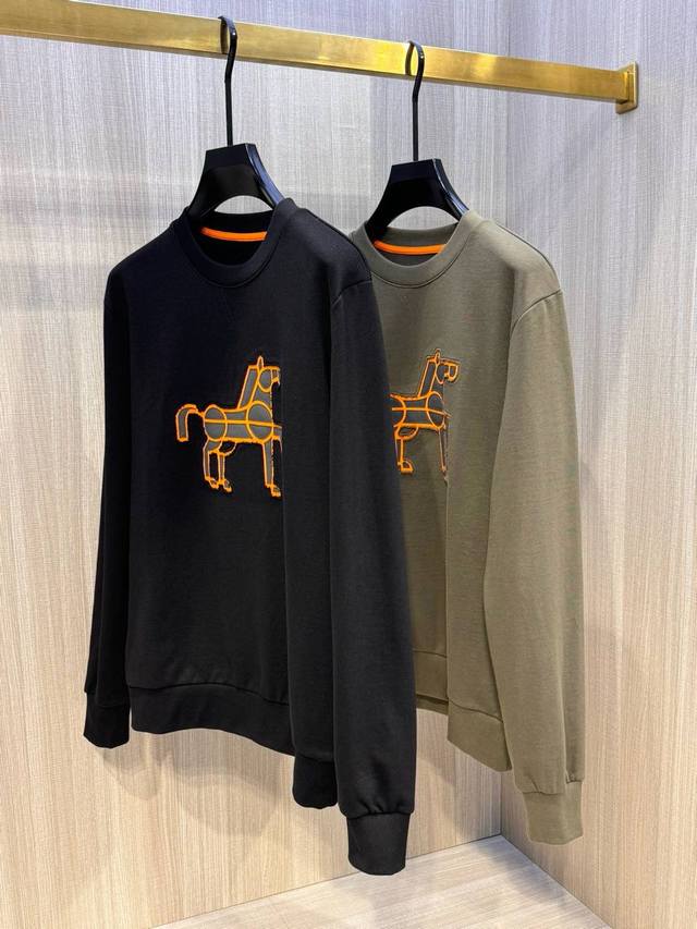 , model Hl142#, is the latest Autumn/Winter 2025 men's leather horse-embellished