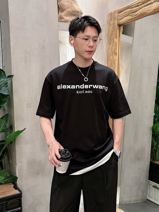 Alexander Wang's 2025 Spring/Summer new collection debuts at the official count
