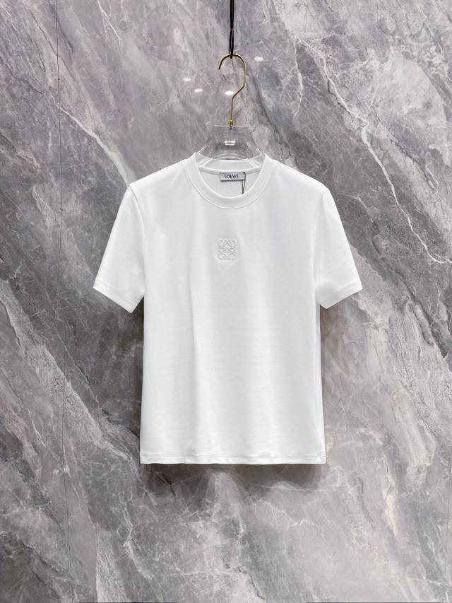 Loewe's 2025 Fall/Winter round-neck embroidered short-sleeved T-shirt. The eleme