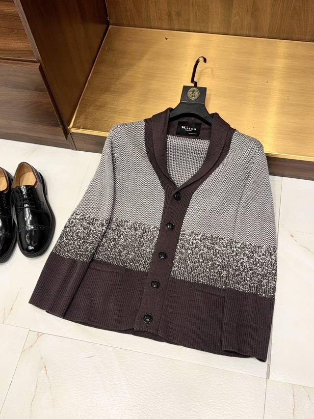 The waves intertwine with the sky! A designer cardigan with a shawl collar and