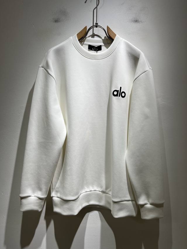 Alo's new 2025 autumn and winter collection is now online. This is a very fashio