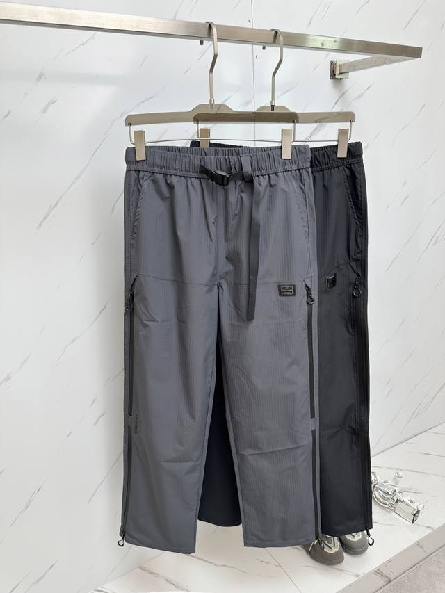 Givenchy's latest casual pants are made of the same fabric as the Givenchy coun