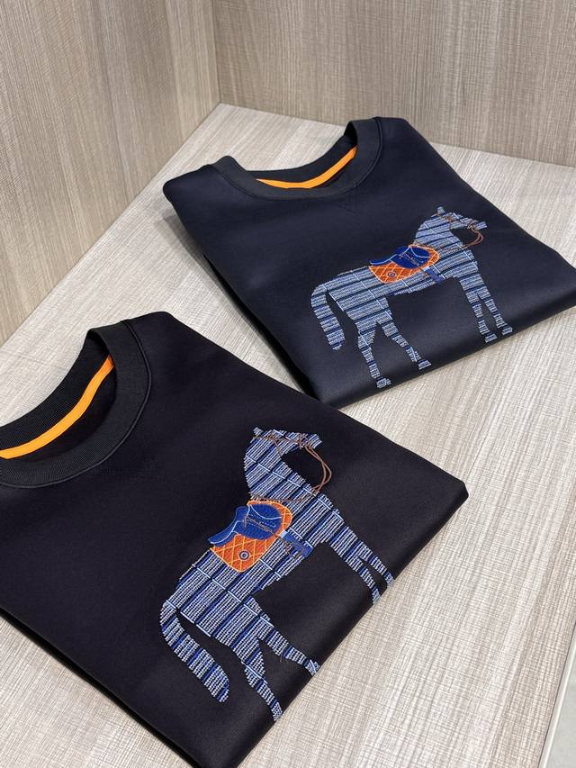 Model Hs202#, Aimar's latest 2025 Fall/Winter men's horse-embroidered crewneck
